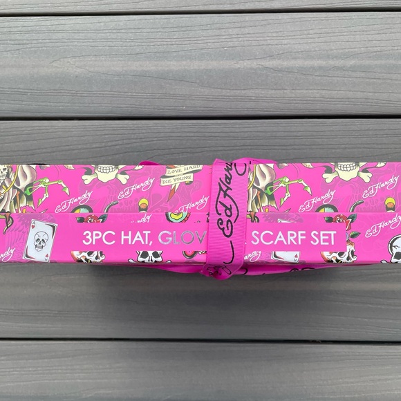 Ed Hardy Boxed Holiday Gift Set 3PC Hat, Scarf & Gloves Winter Accessories - Picture 5 of 6